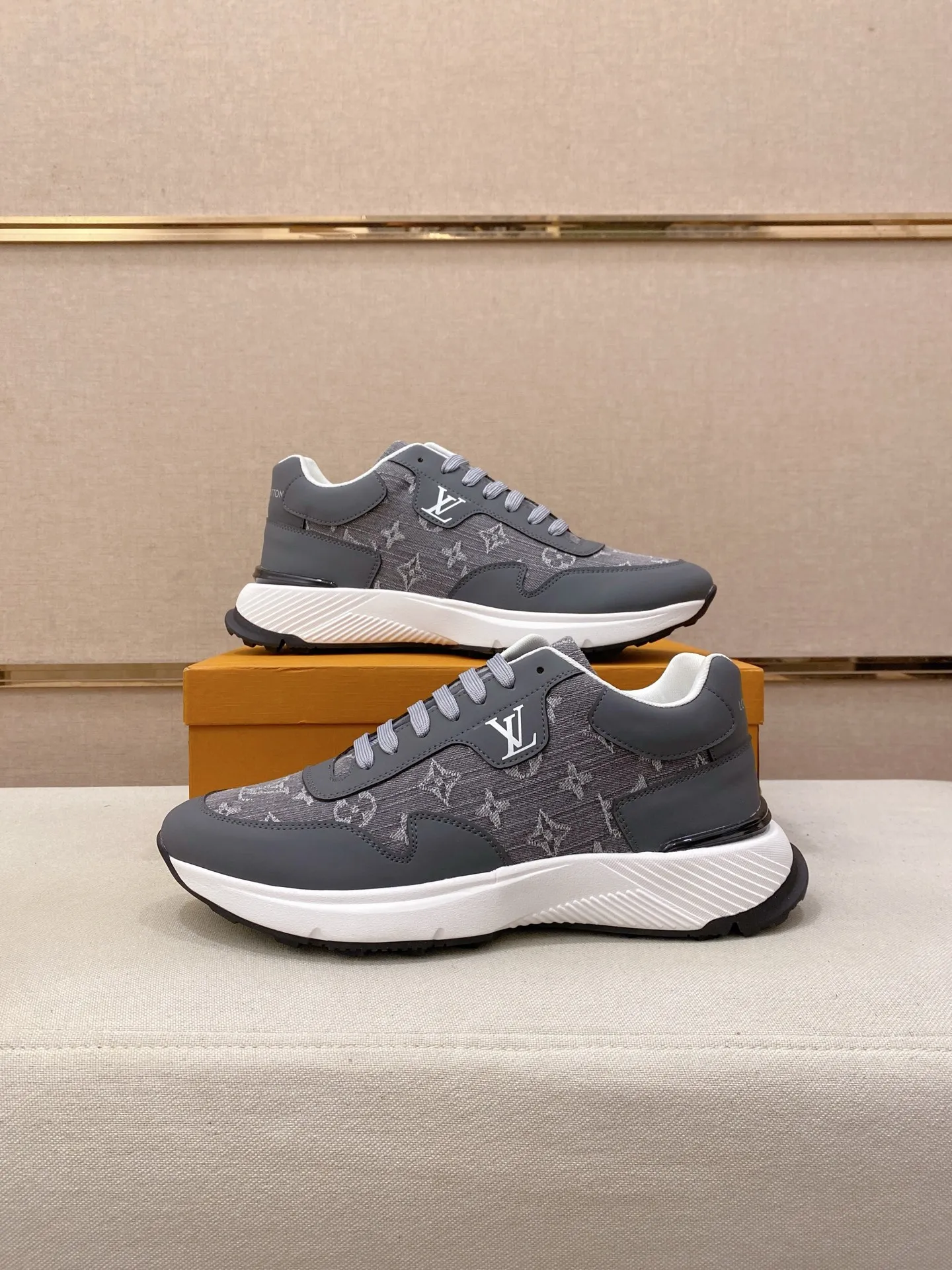 Men's shoes💰 462💰louis vuitton (Louis Vuitton/lv)🔍🔍The new counters are on sale at the same time. The uppers are imported from Italy. ⃣️Re-engraved🇮🇹💪💪, ⚠Sole: The original sole is specially provided by the original factory, the exclusive movable molded sole is super comfortable, ⚠Original and single goods 🔍high quality, you can enter and leave the counter at will, welcome to compare⚠. Code number: 38-44 (45/customized, non-refundable)